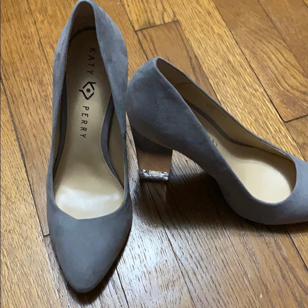 🌺 Katy Perry gray suede heels